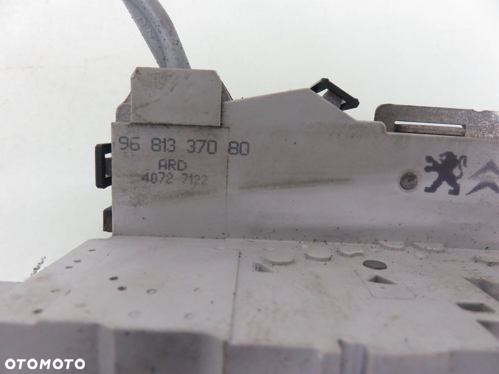 ZAMEK PRAWY TYLNY CITROEN C4 I 9681337080 6 PIN - 5