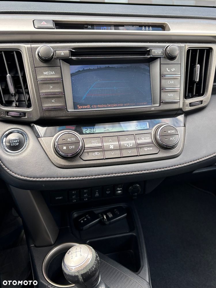Toyota RAV4 2.0 D-4D Premium - 11