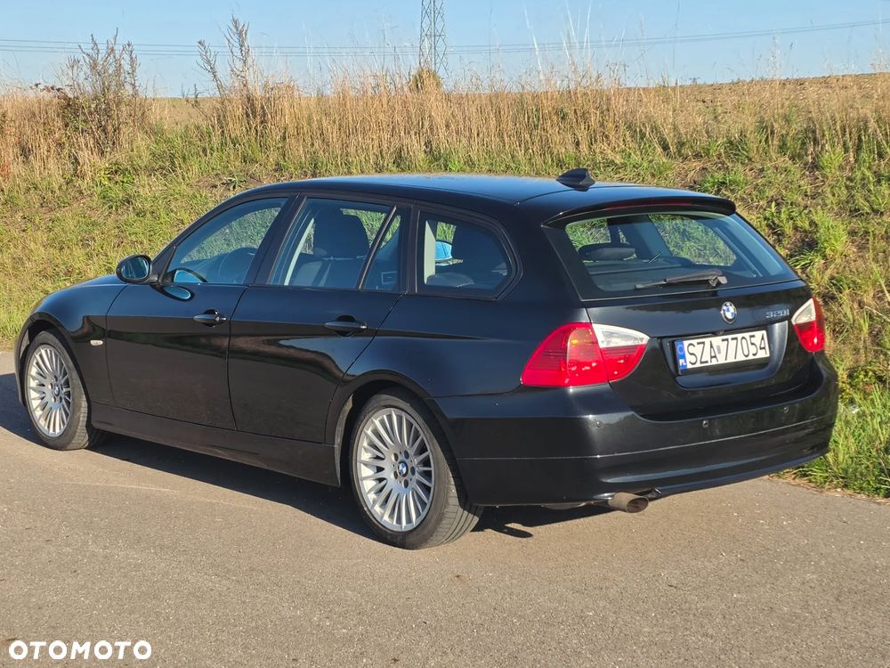 BMW Seria 3 320i - 4