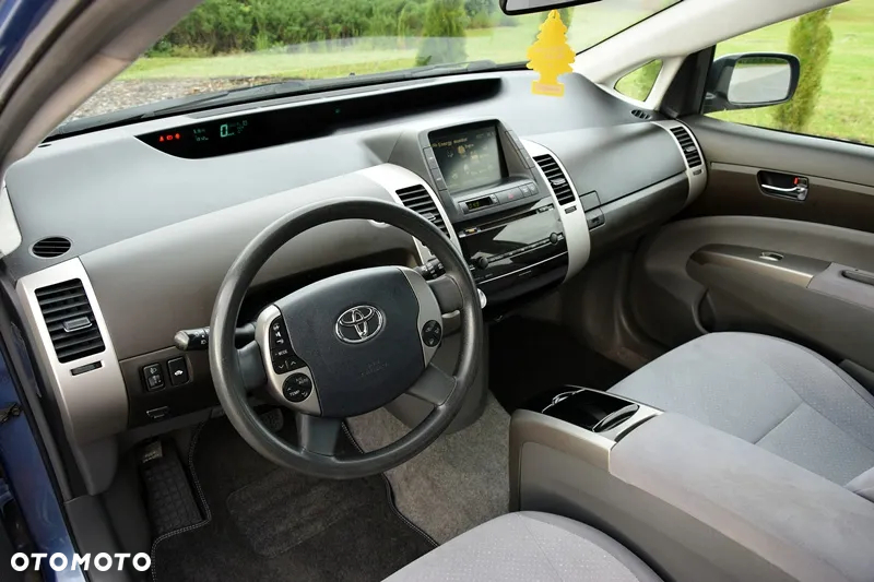 Toyota Prius (Hybrid) - 6