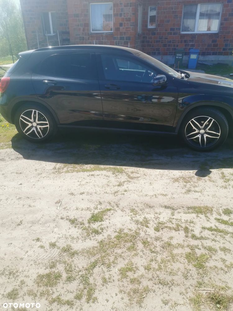 Mercedes-Benz GLA 180 - 10