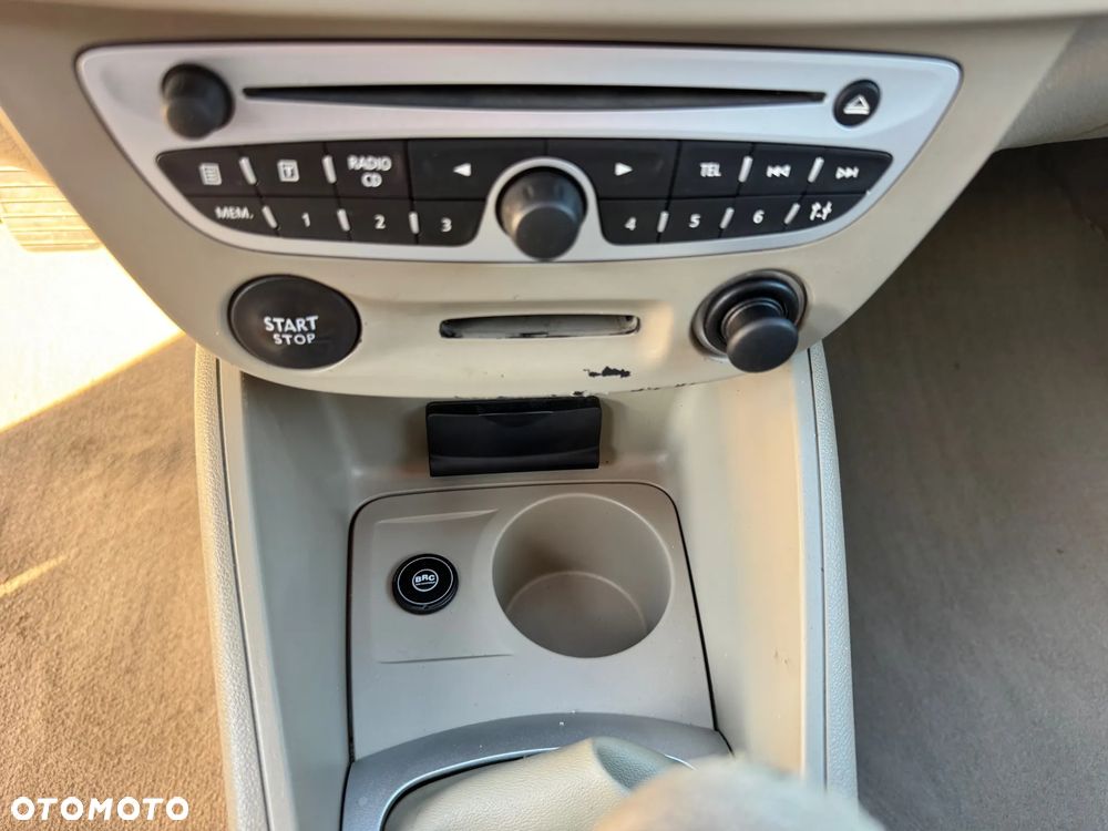 Renault Fluence 1.6 16V Authentique - 15