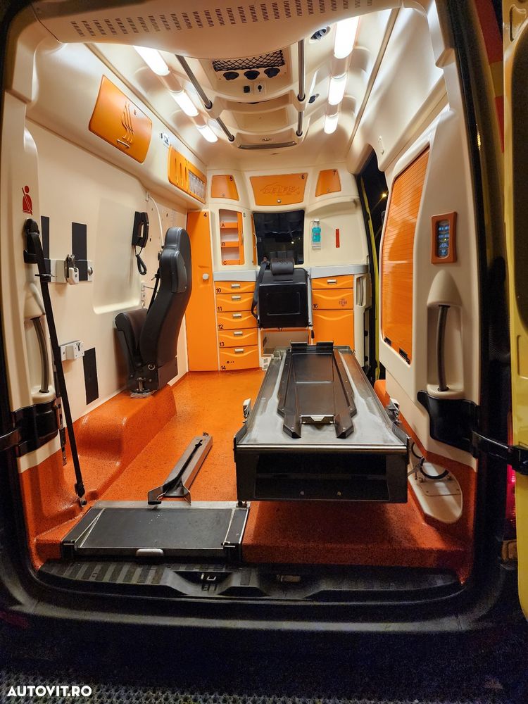 Mercedes-Benz Sprinter - 12