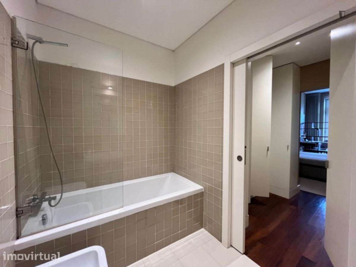Apartamento com 1 quartos - localizado em Sé Porto - Grande imagem: 2/15