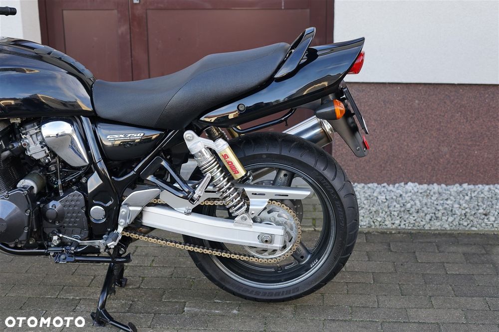 Suzuki GSX - 23