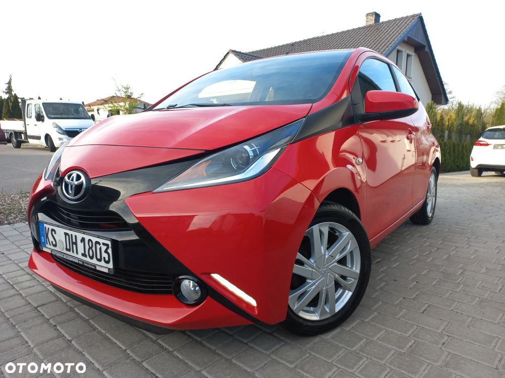 Toyota Aygo x-play - 1