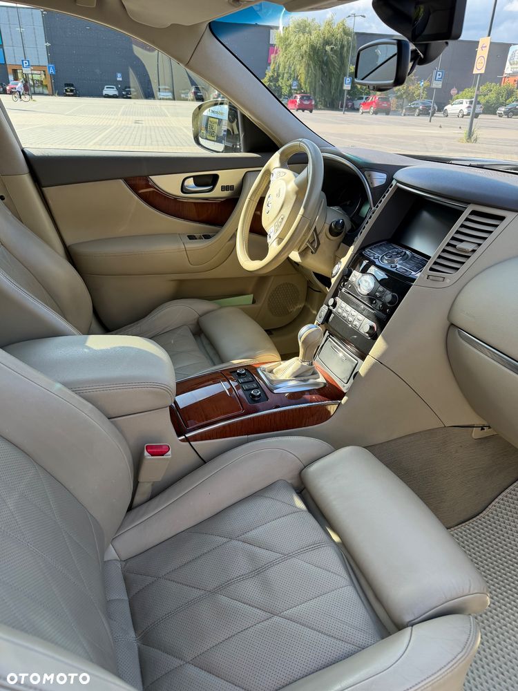 Infiniti FX - 16