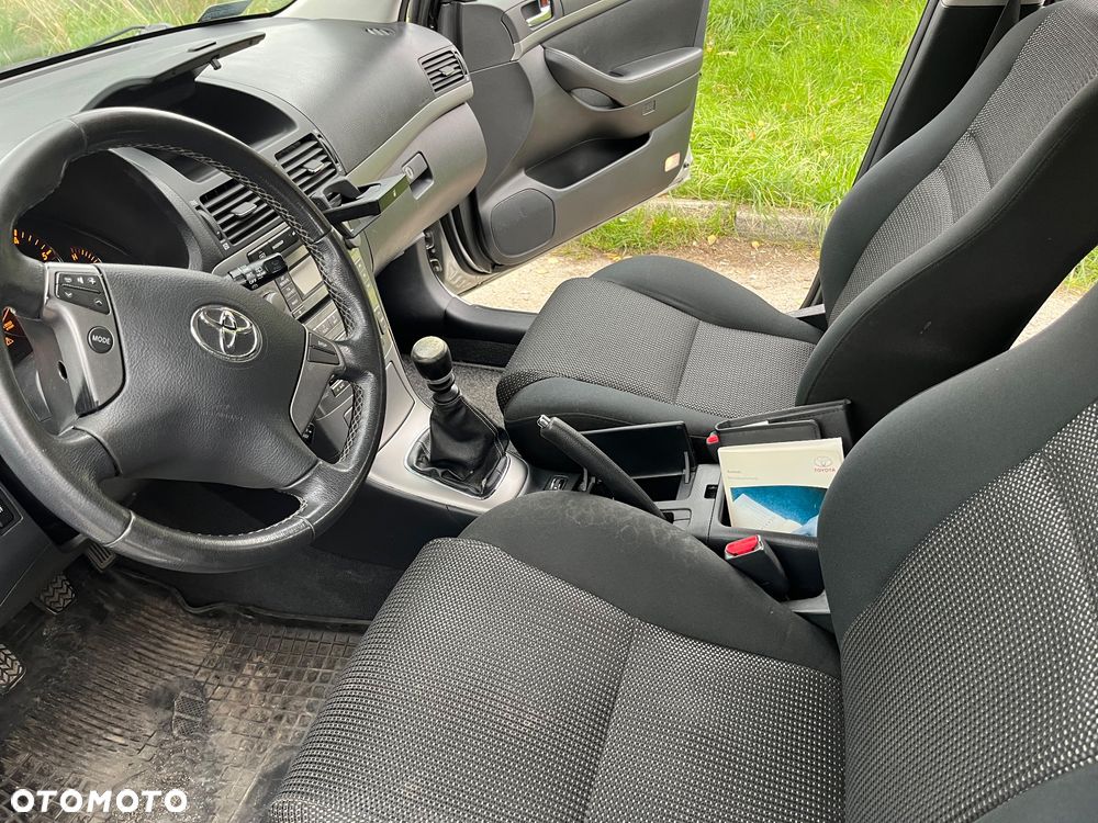 Toyota Avensis 2.2 D-4D Prestige - 19