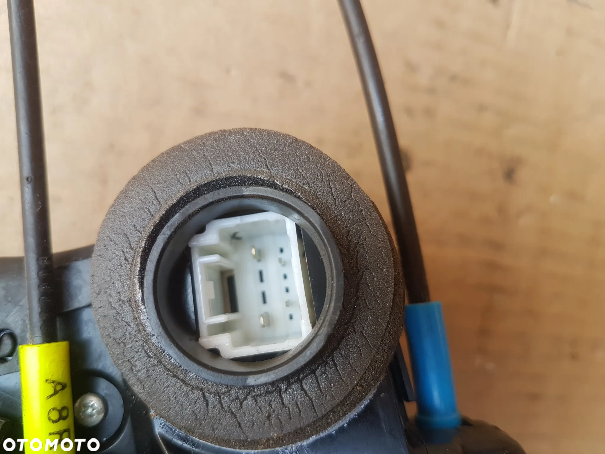 Toyota Auris II E18 zamek zamki drzwi europa  4 pin - 7