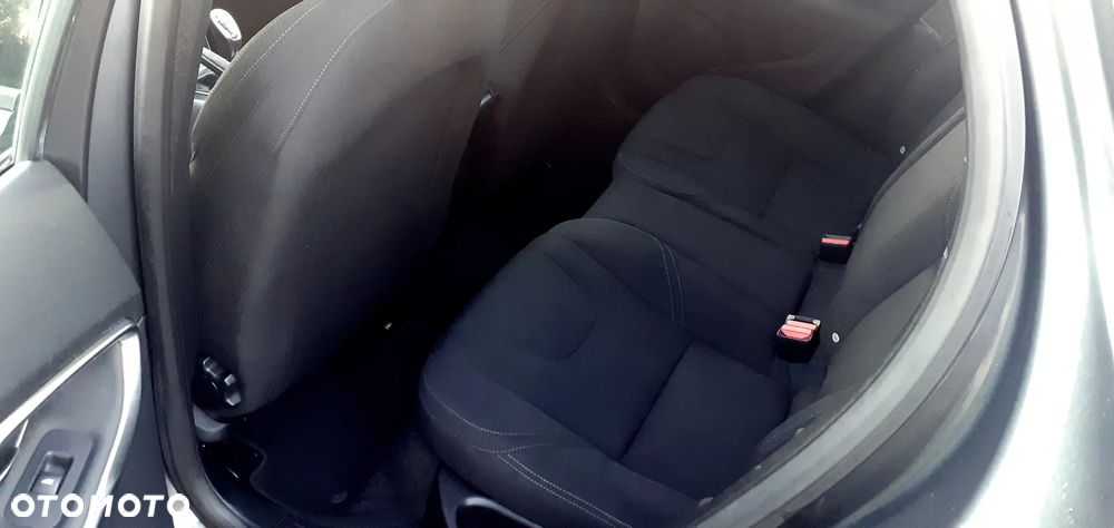 Volvo V40 D2 Momentum - 22