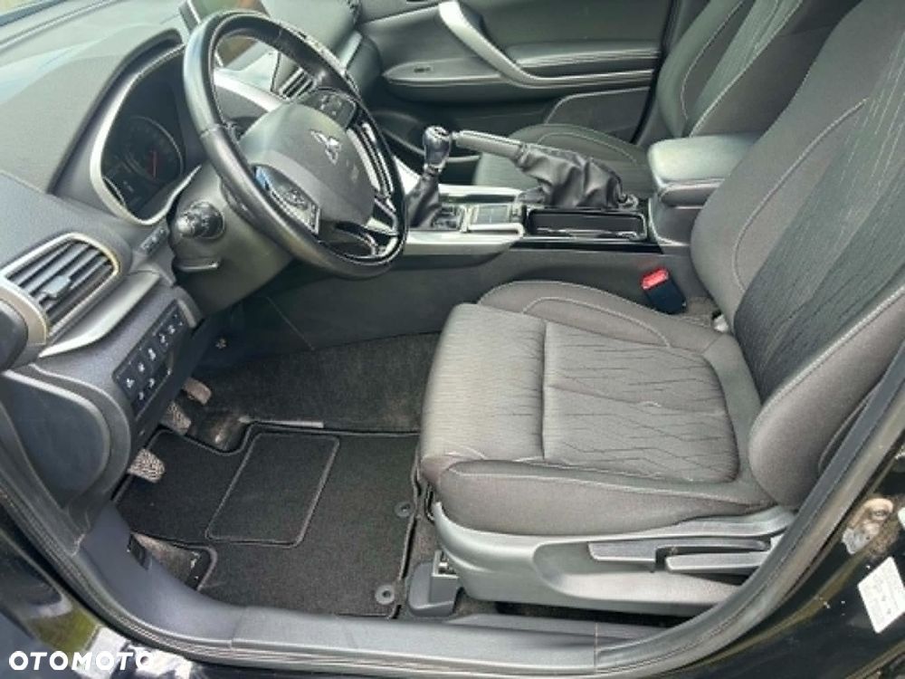 Mitsubishi Eclipse Cross - 37