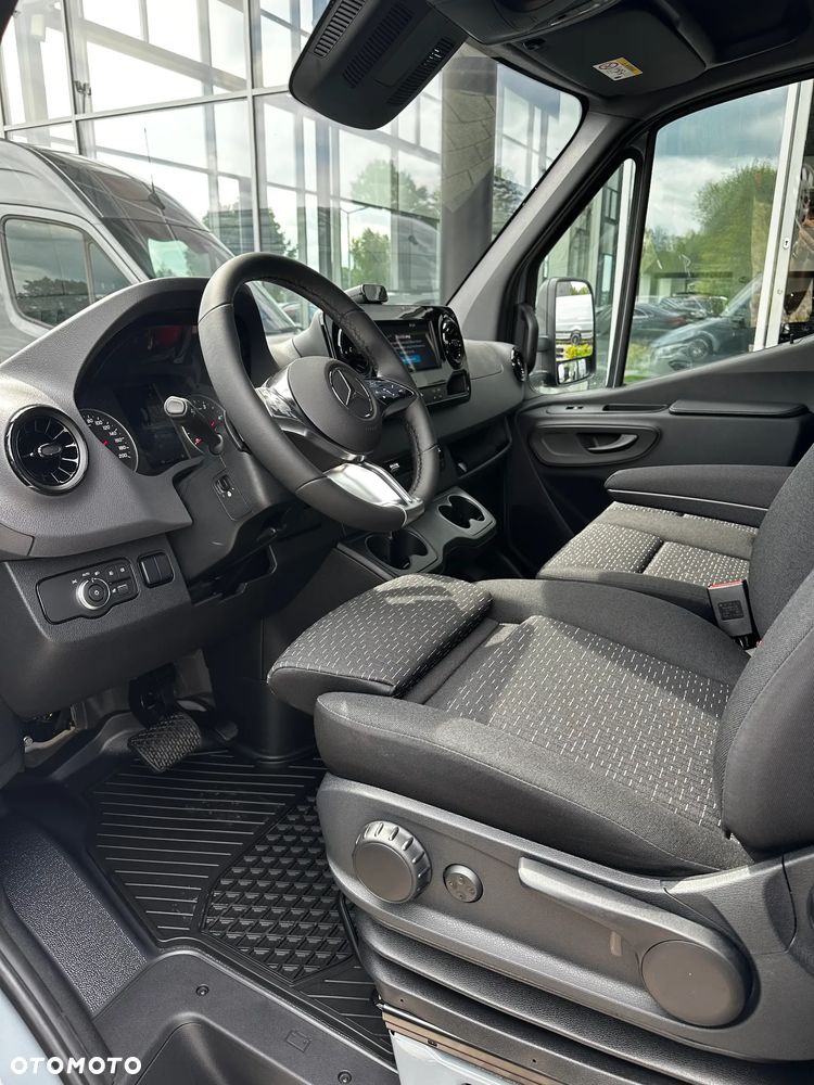 Mercedes-Benz Sprinter - 15