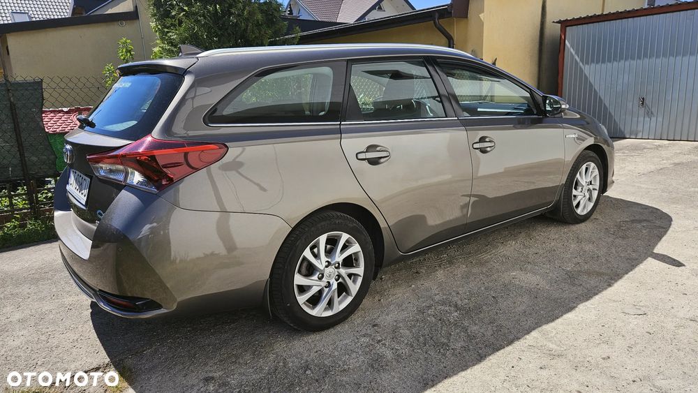 Toyota Auris Hybrid 135 Prestige - 6