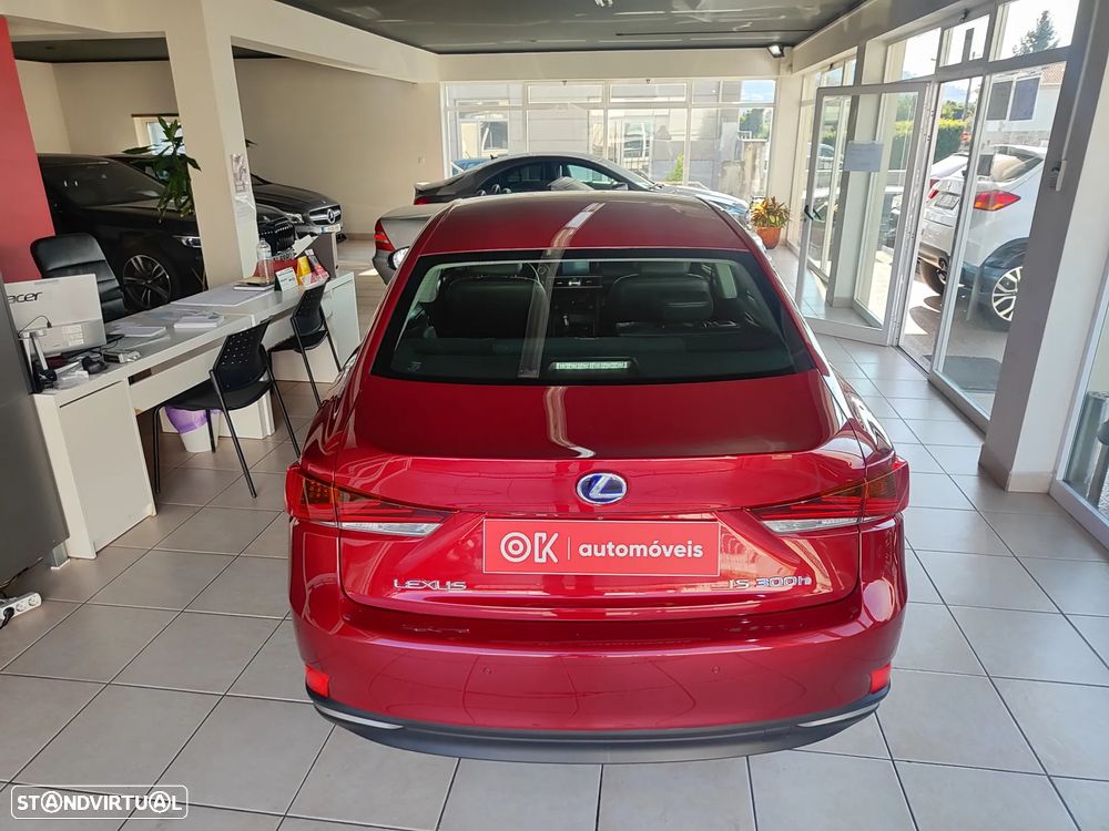 Lexus IS 300H Sport Edition - 11