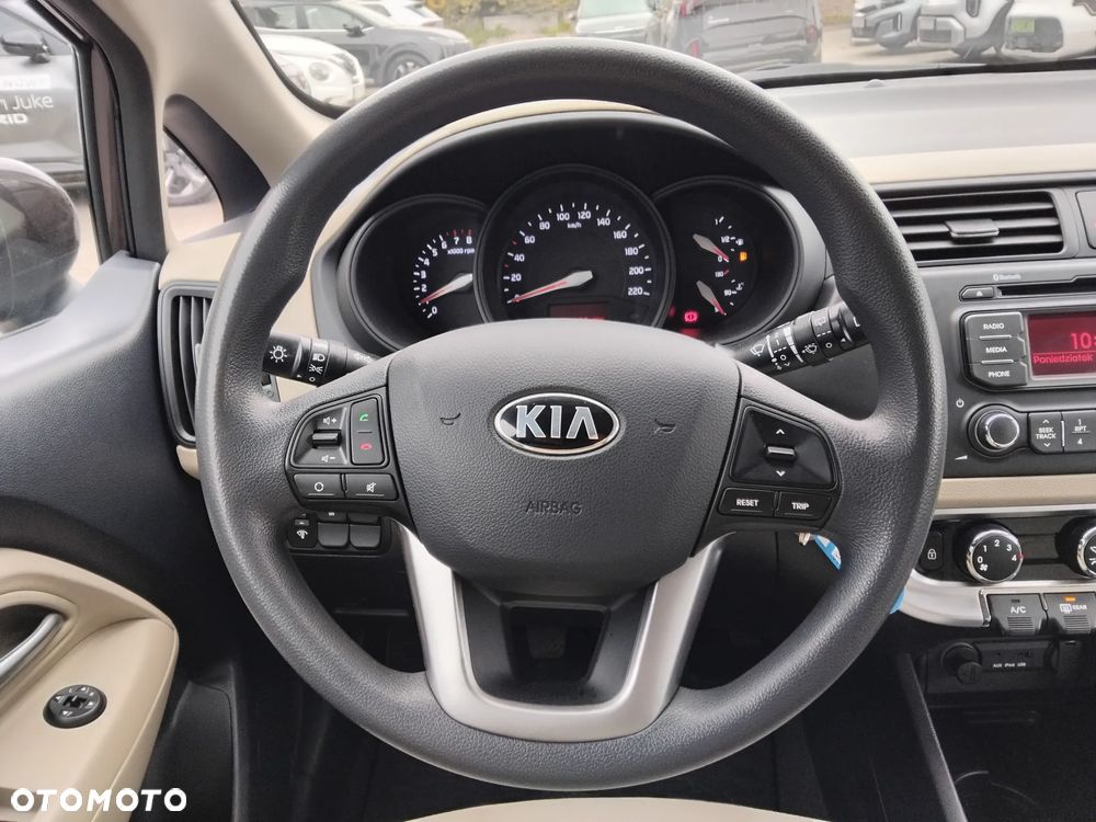 Kia Rio 1.4 L - 8