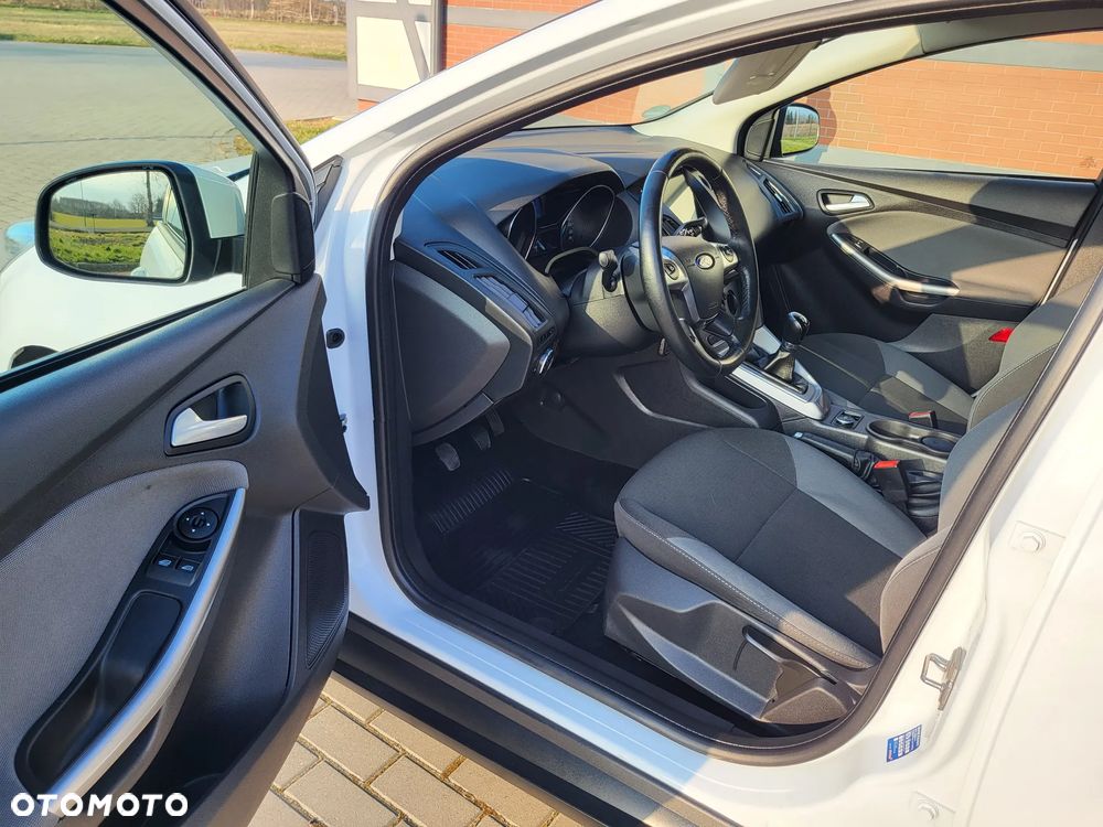 Ford Focus 1.0 EcoBoost Ambiente - 8