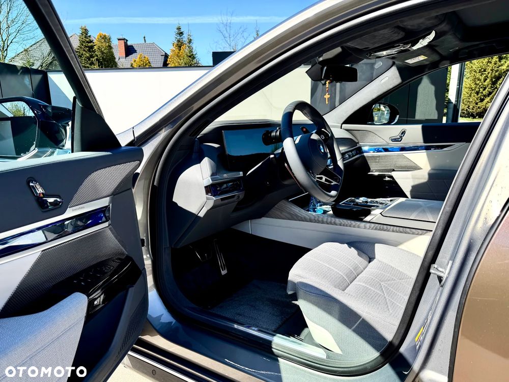 BMW Seria 7 M760e PHEV xDrive sport - 15