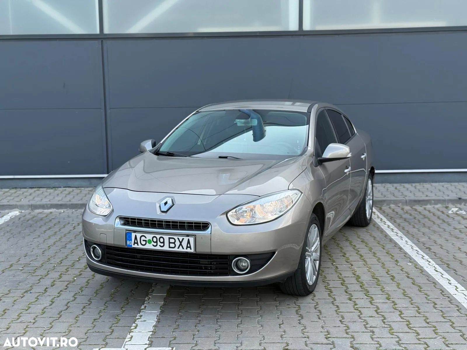 Renault Fluence 2.0 16V 140 CVT Dynamique - 1