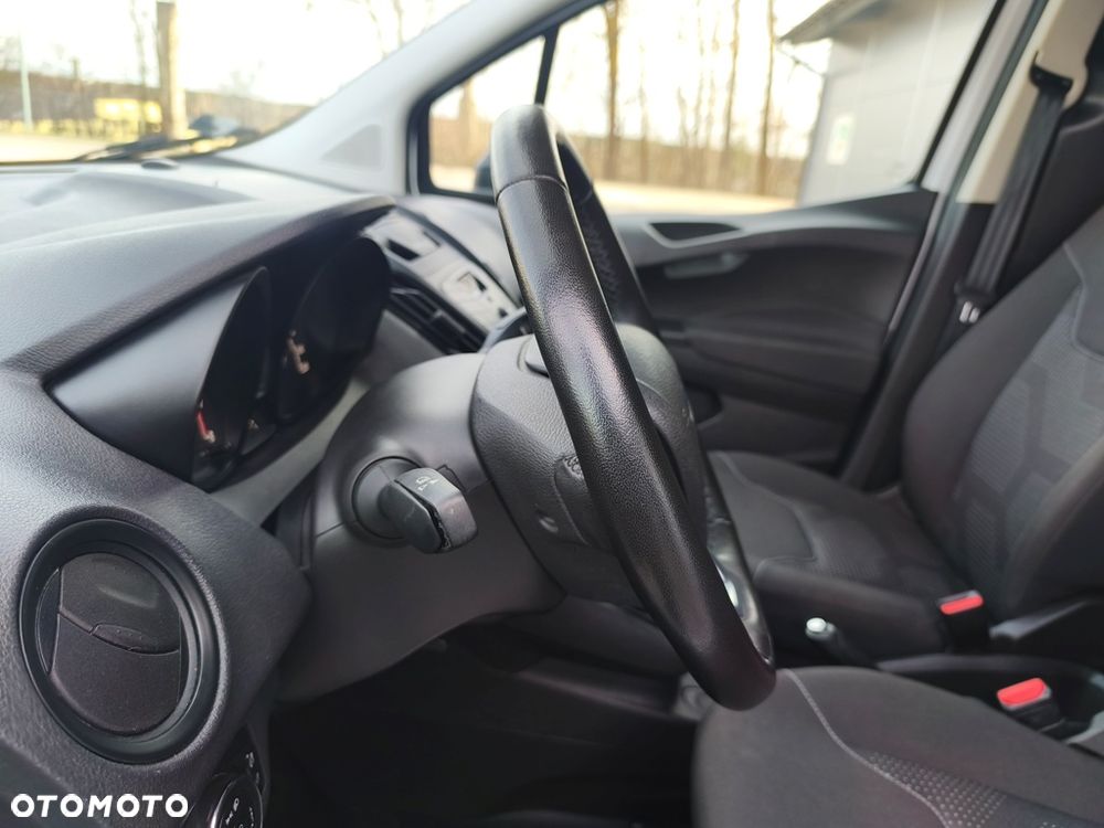 Ford Transit Courier - 29