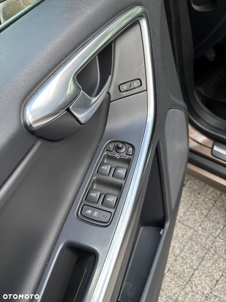 Volvo XC 60 D4 Momentum Pro - 29