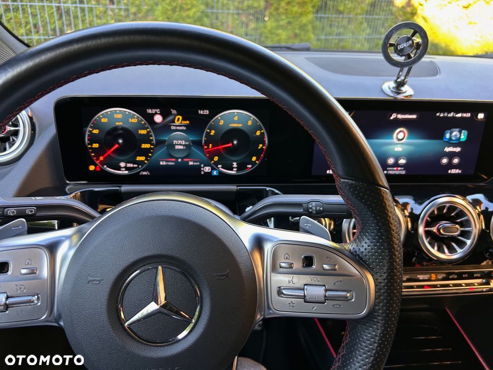 Mercedes-Benz GLA - 18
