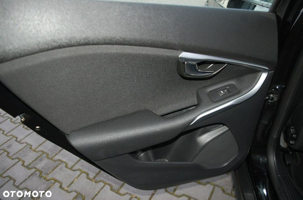 Volvo V40 Cross Country - 29