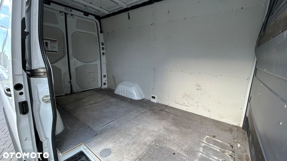 Mercedes-Benz Sprinter - 28