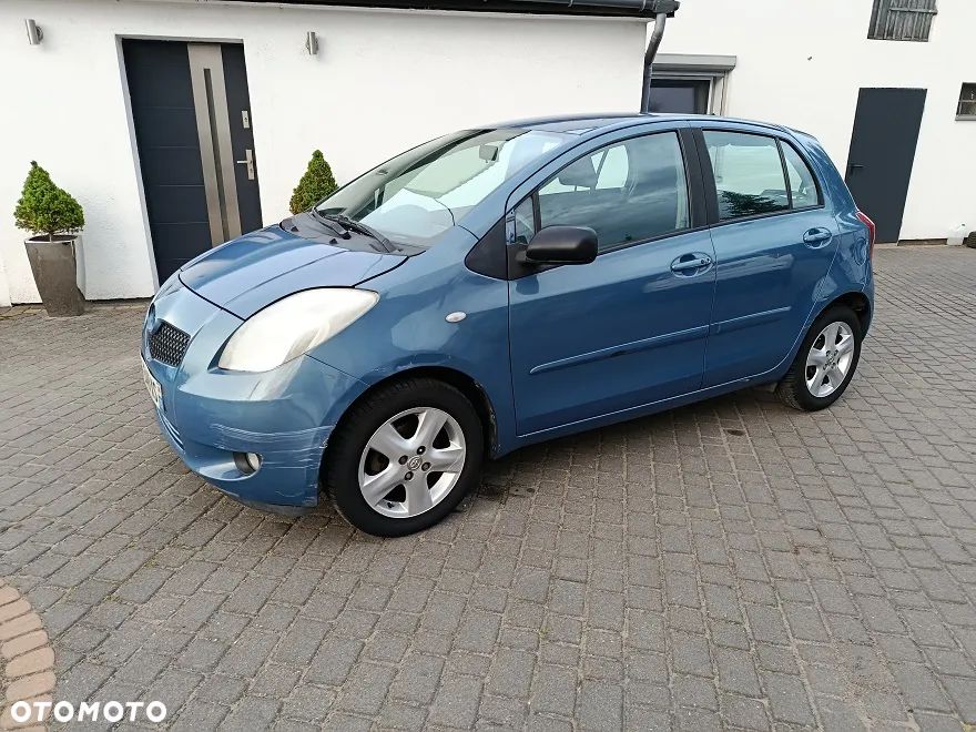 Toyota Yaris - 1