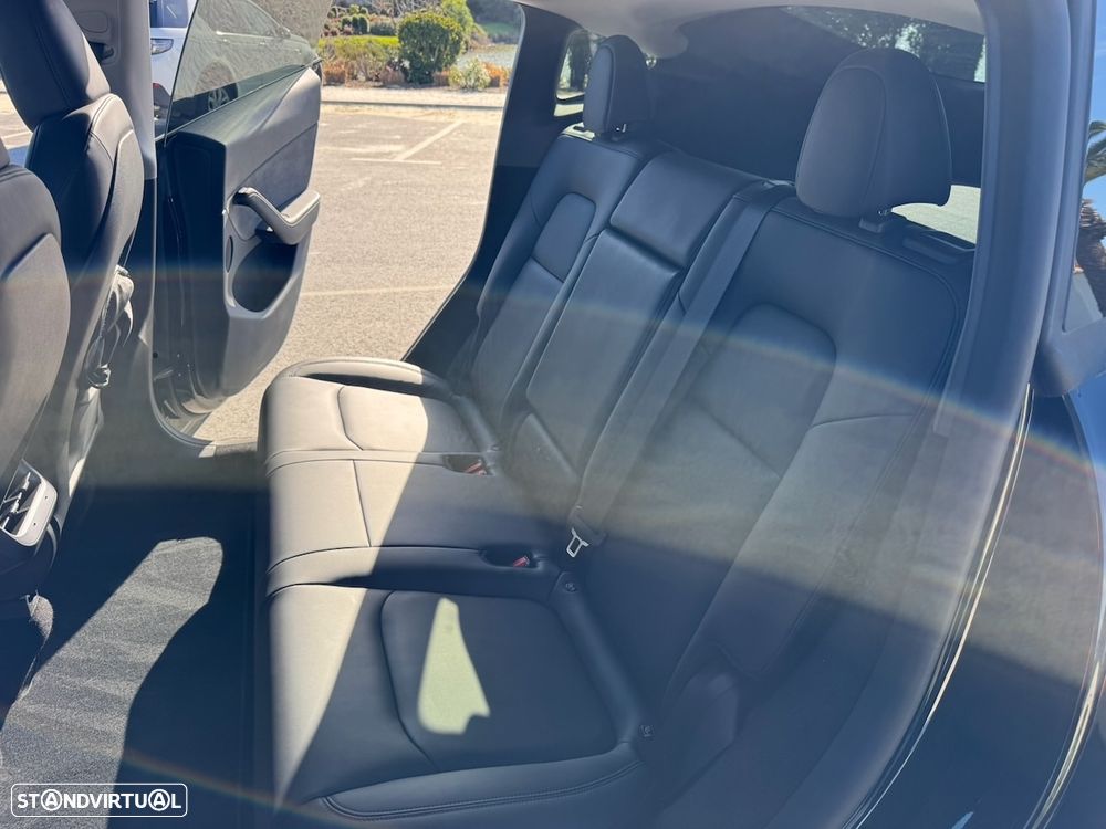 Tesla Model Y Long-Range RWD - 16