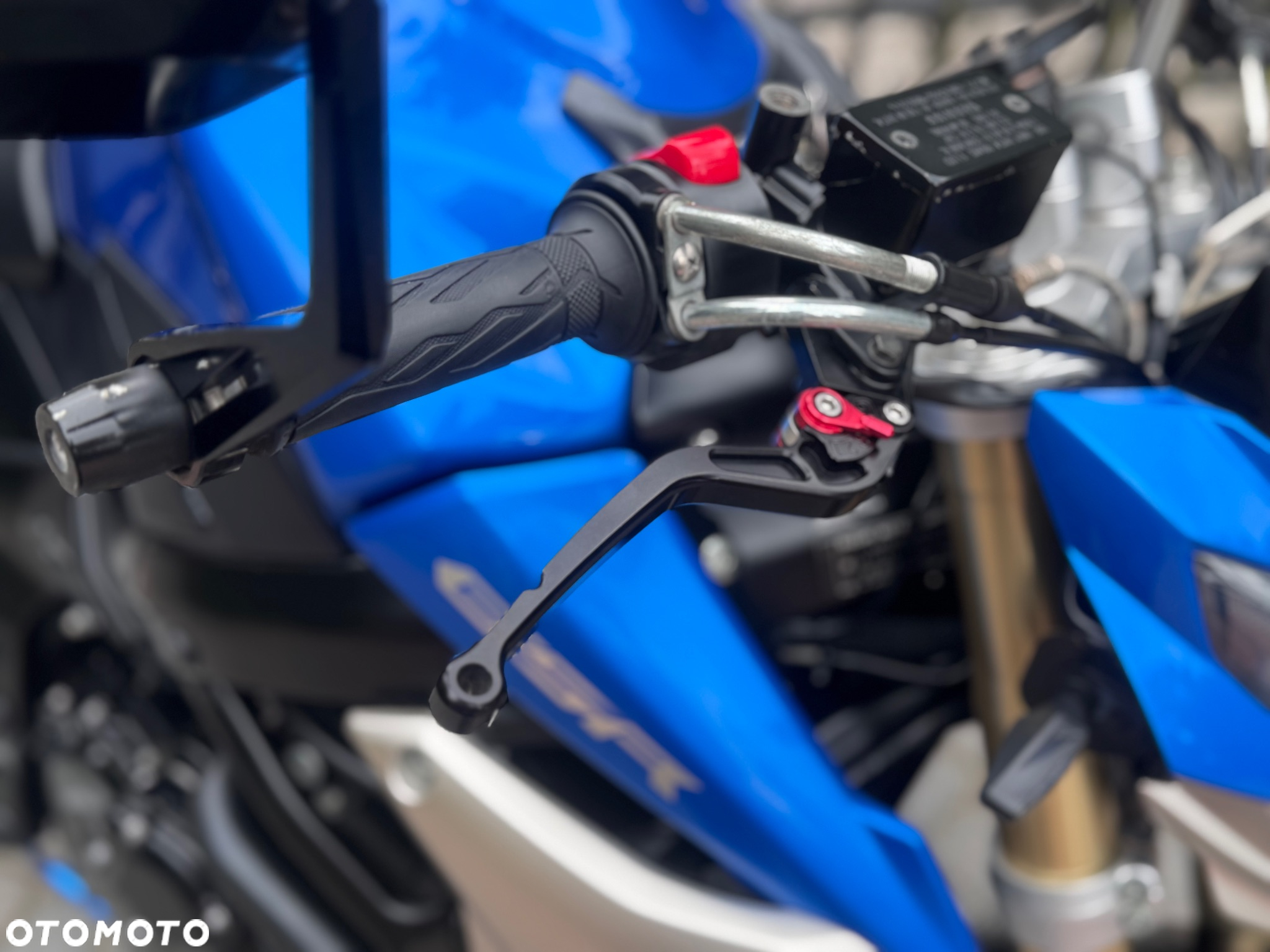 Suzuki GSR - 25
