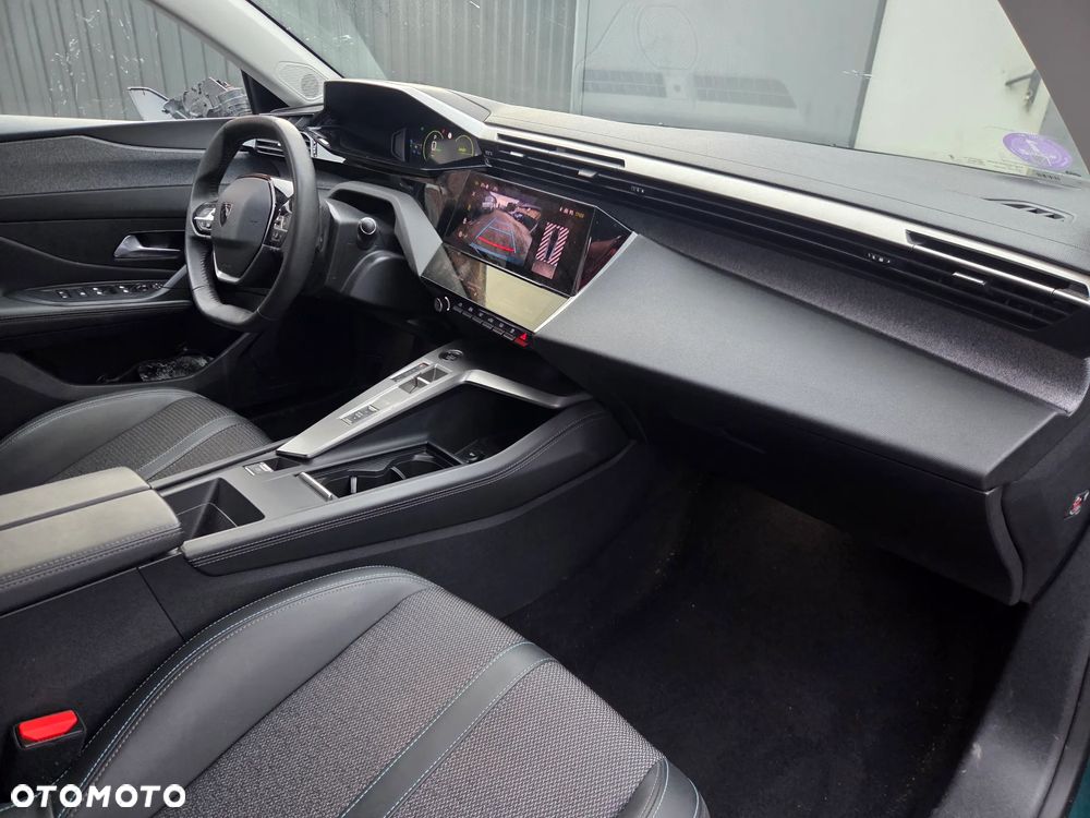 Peugeot 308 1.6 Hybrid PHEV Allure Pack EAT8 - 11