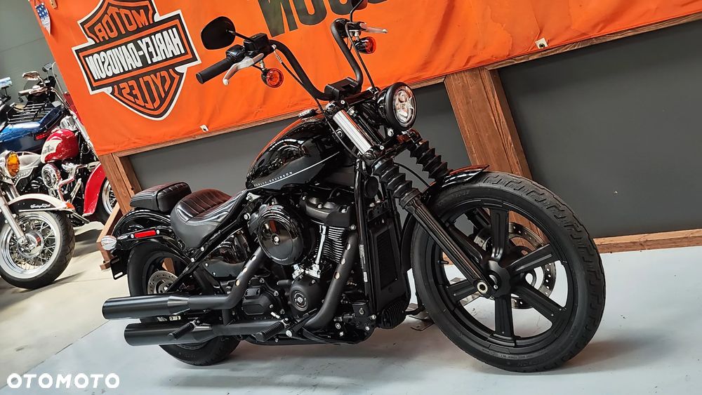 Harley-Davidson Softail Street Bob - 2