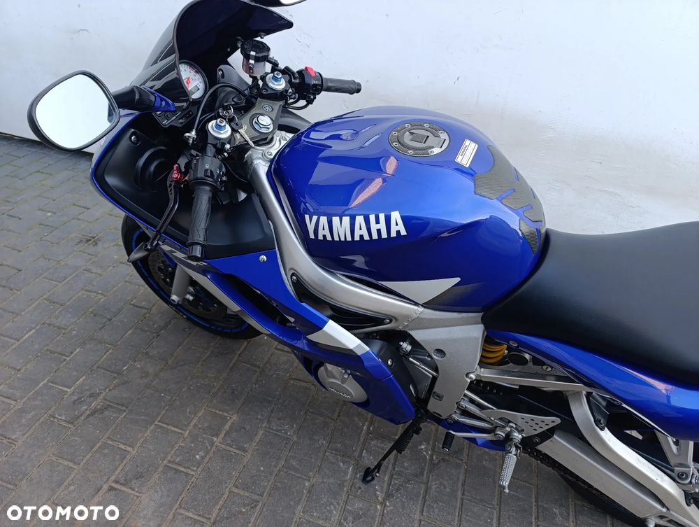 Yamaha R6 - 11