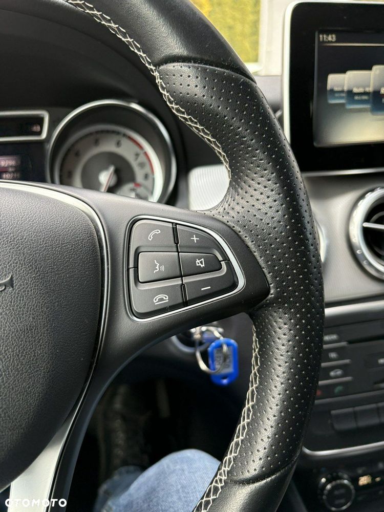 Mercedes-Benz GLA - 23