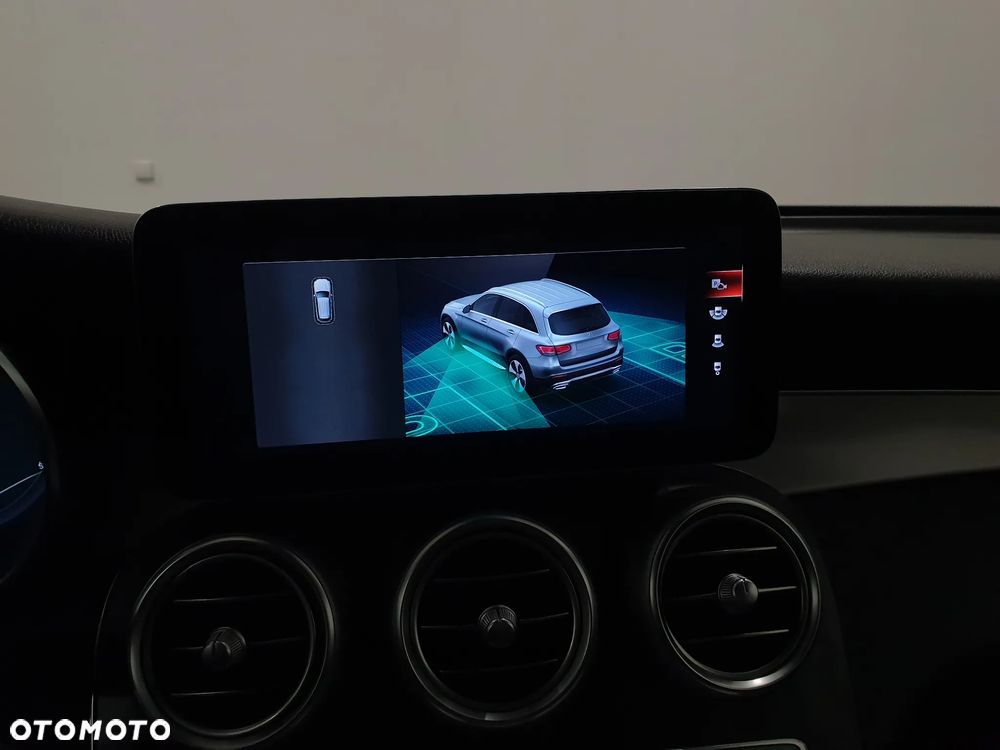 Mercedes-Benz GLC 300 de 4Matic 9G-TRONIC AMG Line Plus - 25