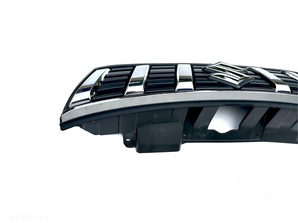 SUZUKI VITARA 3 III LIFT 2018- ATRAPA GRILL WSPORNIK CHROM LOGO ORYGINAŁ OE - 6