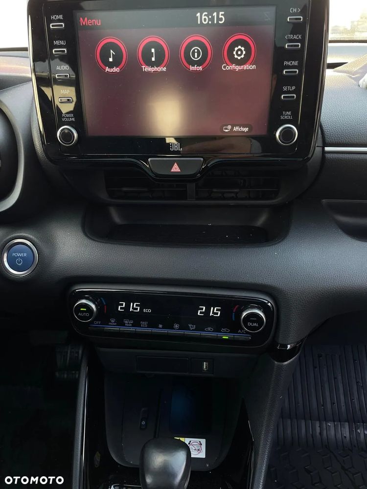 Toyota Yaris ver-hybrid-1-5-executive - 20