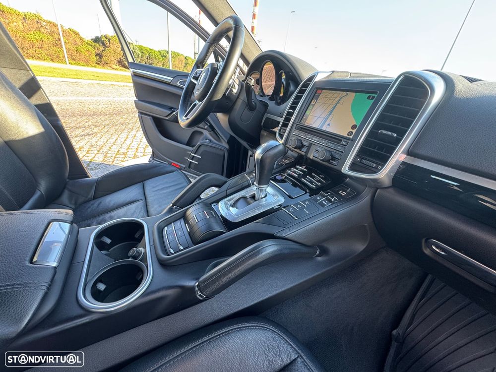 Porsche Cayenne - 22