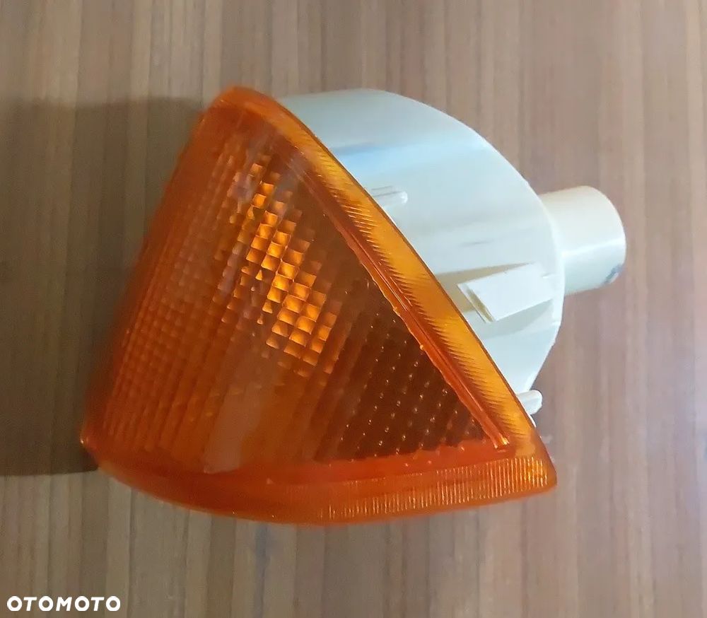 Kierunkowskaz prawy pasuje do Citroen AX - 1