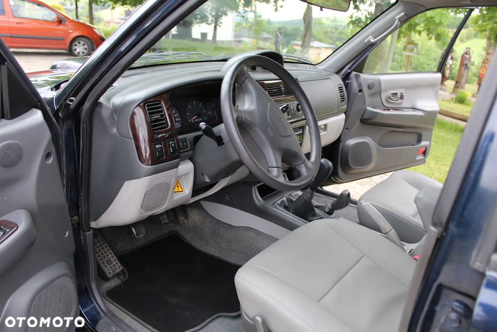 Mitsubishi Pajero Sport 2.5 TD Classic - 32