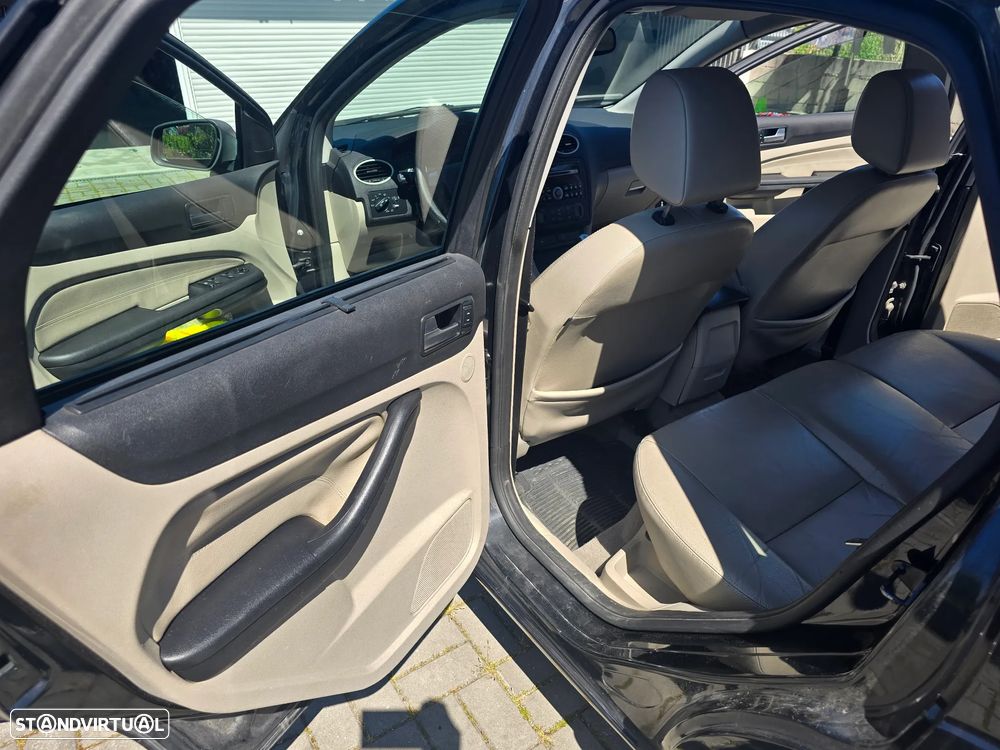 Ford Focus 1.6 TDCi Ghia - 10