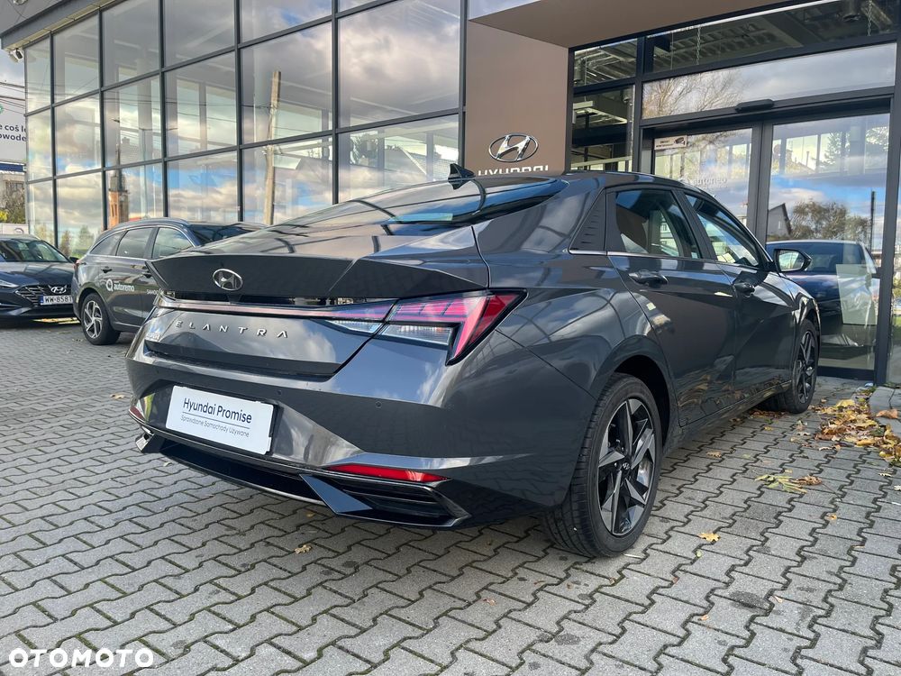 Hyundai Elantra - 12