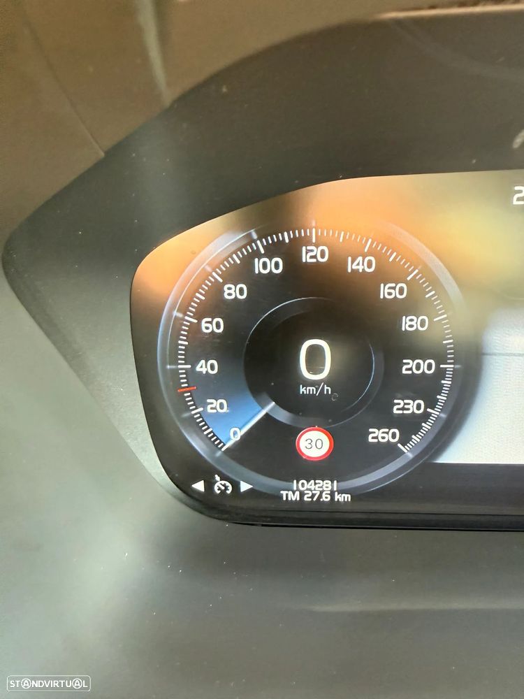 Volvo XC 60 2.0 D4 Inscription AWD Geartronic - 17