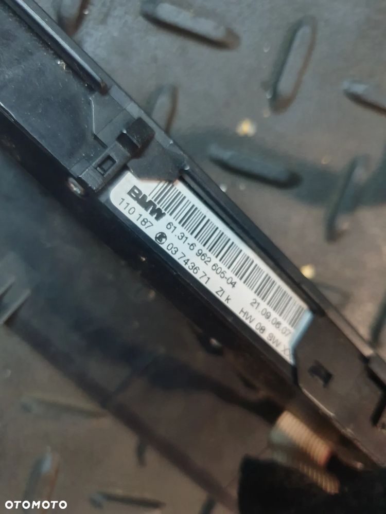 PRZYCISK PRZEŁĄCZNIK CZUJNIKÓW PARKOWANIA PDC 6962605 BMW E90 E91 EUROPA - 4