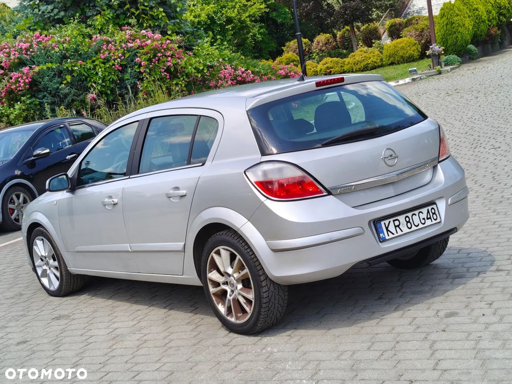 Opel Astra 2.0 T Cosmo - 16