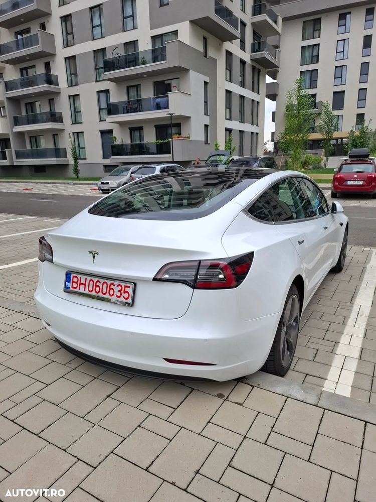 Tesla Model 3 - 4