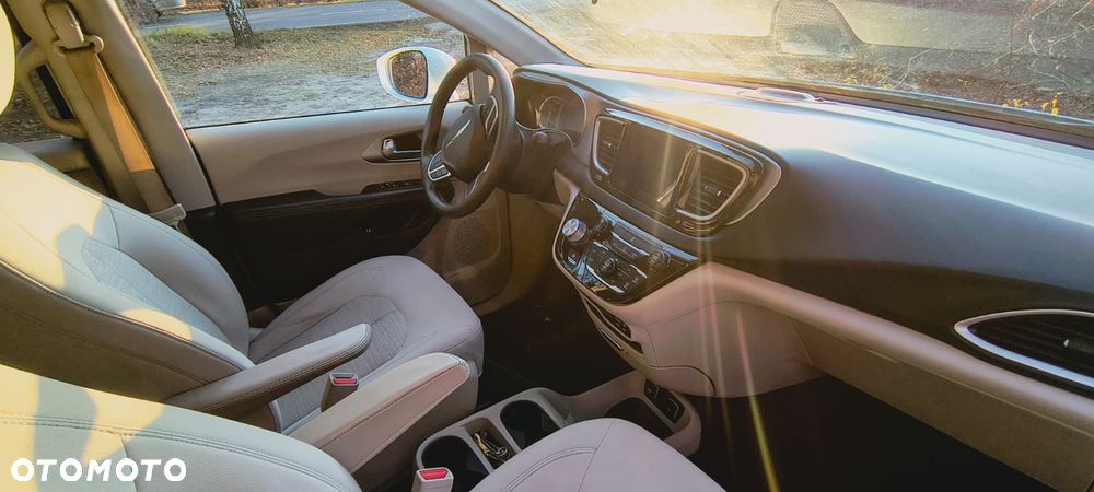 Chrysler Pacifica - 12