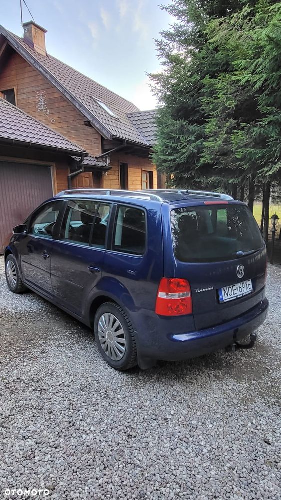 Volkswagen Touran - 4