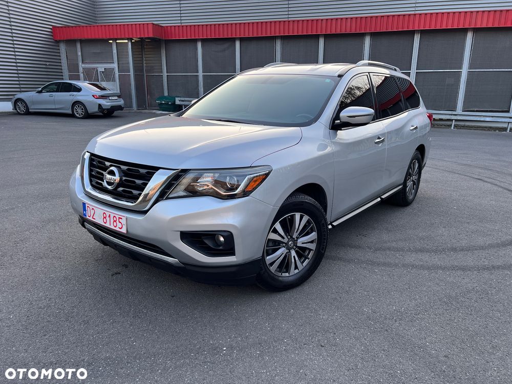 Nissan Pathfinder - 1