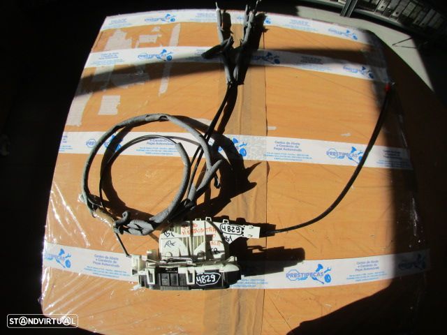 Fecho A9067401035 MERCEDES SPRINTER 2 W906 2009 2.2CDI 130CV 4P BRANCA TD MALA 8 PINOS - 1